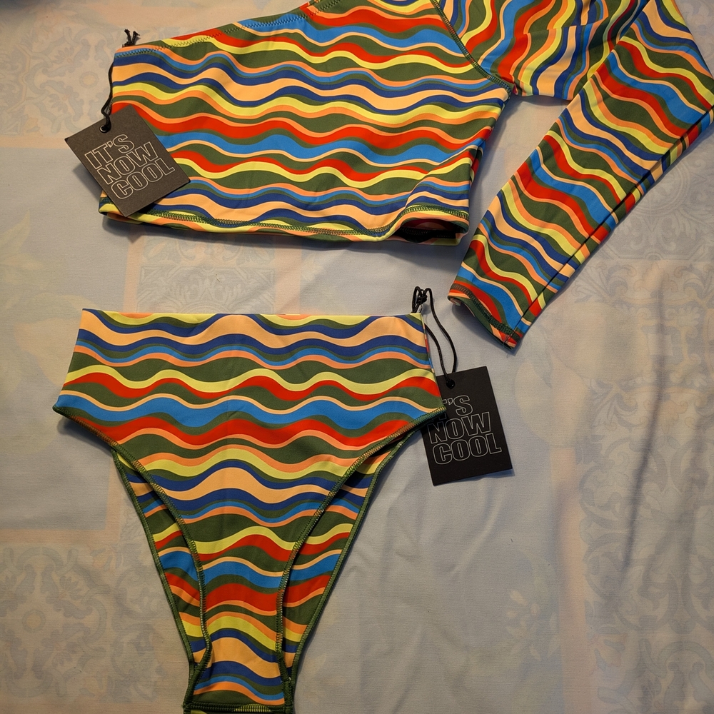 Colorful Wave Pattern Bikini Set - Picture 5 of 6